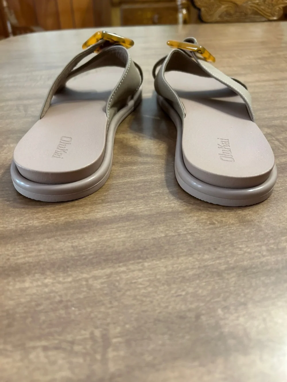 OluKai Lai Slide Sandals Tan Beige Tortoiseshell Buckle Comfort Flat S